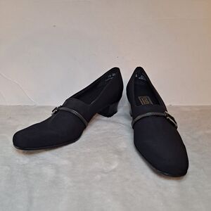 Munro American Cindi Heels Stretch Fabric Black Womens Size 7.5 Super Slim